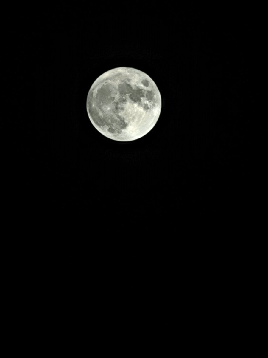 中秋の名月が綺麗に撮れました🌖