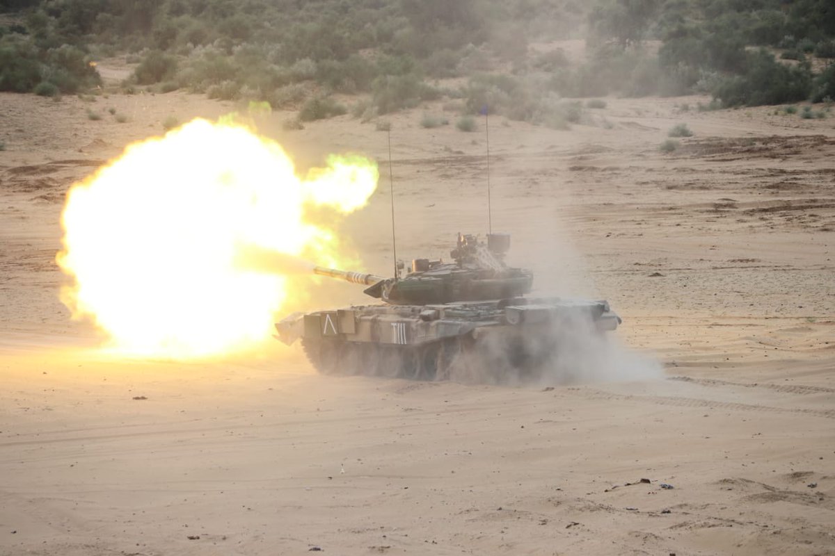 kishanchand_89's tweet photo. #Integratedtraining
The Desert Warriors of #DOTonTargetDiv honed their Combat Skills and fostered jointmanship with #AirForce during annual field firing
exercise at #Mahajan Field Firing Ranges in Rajasthan.
#adgpi
#IndianAirForce
#IndianArmy https://t.co/k2X6Hejppf