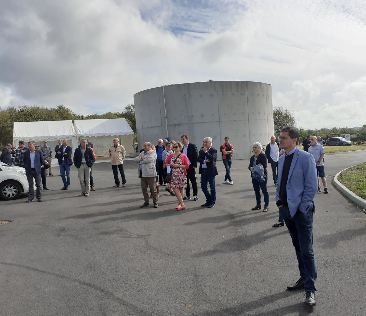 CAPLD_bzh's tweet photo. Ce matin, nous inaugurions la station d'épuration de La Martyre-Ploudiry avec les maires de La Martyre et Ploudiry, Bernard Goalec, conseiller départemental, et notre délégataire Eau du Ponant. De nombreux élus du territoire étaient également présents. 
 https://t.co/jyCu9rE6Sc https://t.co/0MDYRBmgnO