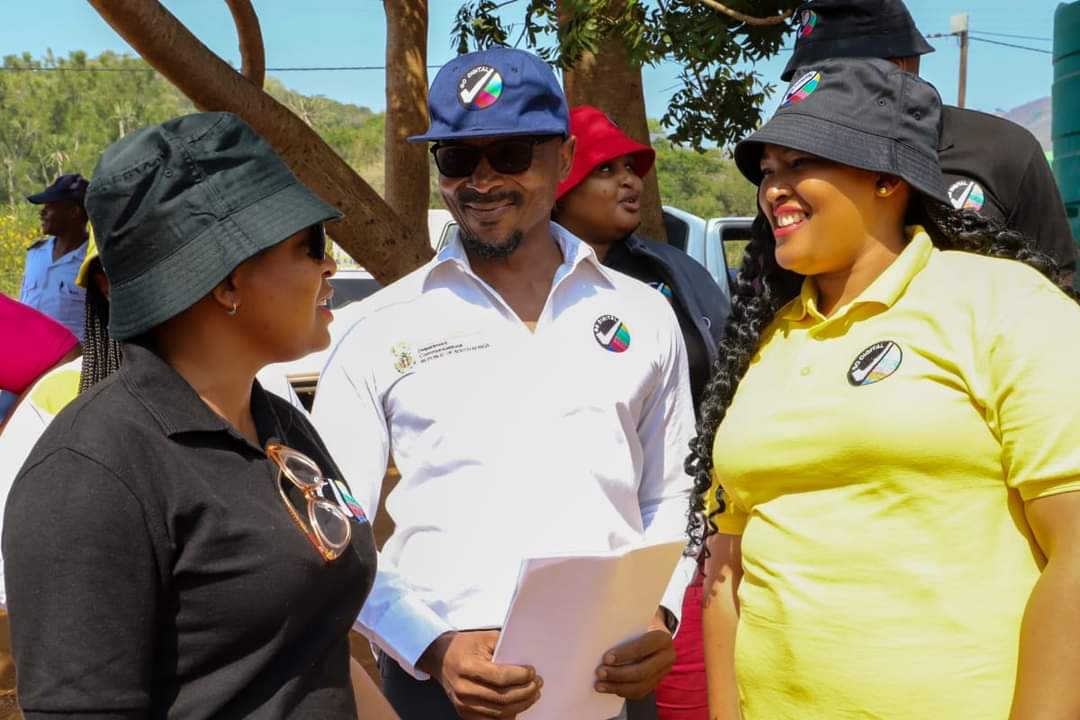Khu_Ntshavheni's tweet photo. Today I have joined BDM team in KwaZulu-Natal Province during a public awareness on the Broadcast Digital Migration Programme.Following the gazetting of the 30th September 2022 as the final date for eligible indigent households to register for government-subsidized decoders https://t.co/qrS54YC9Nm