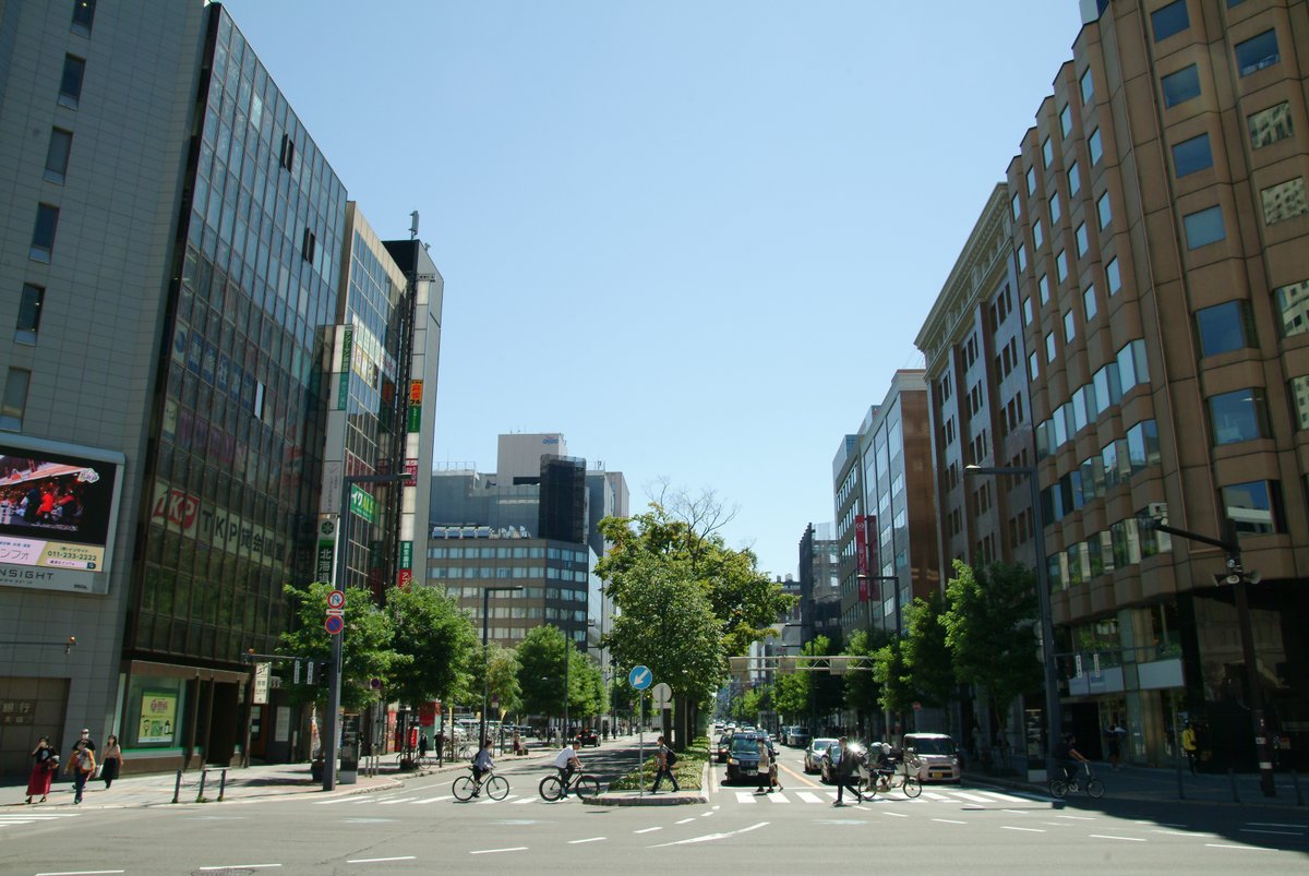 shu1law's tweet photo. 本日の札幌駅前。
天気が良かったですね。
S2 Proの色味を残したかったので、RAWではなく、TIFFを使いました。
Fujifilm FinePix S2 Pro +Sigma DC 17-50mm 1:2.8 EX HSM
#写真好きな人と繋がりたい #ファインダー越しの私の世界 #写真 #photography #fujifilm #finepix #s2pro https://t.co/z08OPTg4is