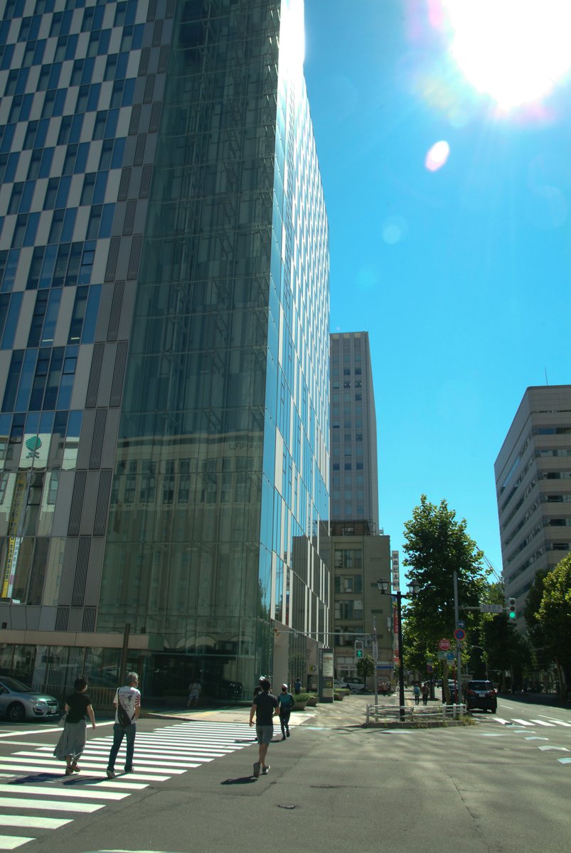 shu1law's tweet photo. 本日の札幌駅前。
天気が良かったですね。
S2 Proの色味を残したかったので、RAWではなく、TIFFを使いました。
Fujifilm FinePix S2 Pro +Sigma DC 17-50mm 1:2.8 EX HSM
#写真好きな人と繋がりたい #ファインダー越しの私の世界 #写真 #photography #fujifilm #finepix #s2pro https://t.co/z08OPTg4is