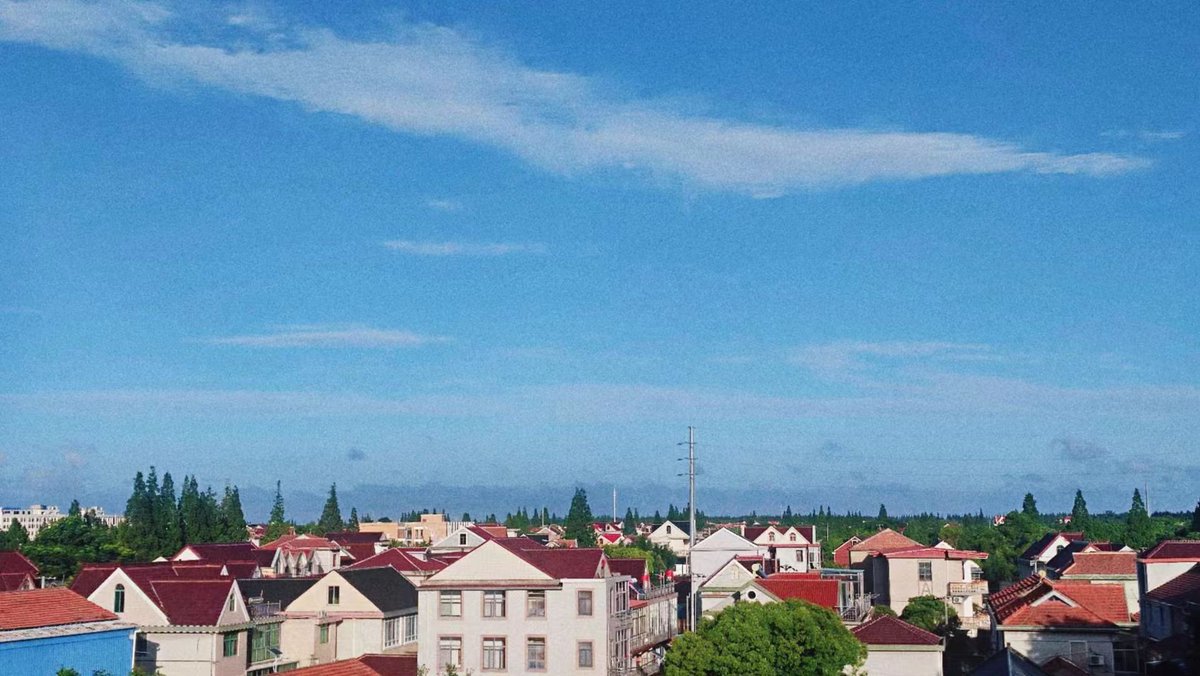 Elijah_Qiu's tweet photo. Collected some of the most iconic views of my home town. It gives me a chance to slow down and ponder the beautiful decay of times long past - an abandoned power plant chimney, a bell tower overlooking the town, and a view looking across rooftops towards the island's shoreline. https://t.co/ELmSW4O1TF