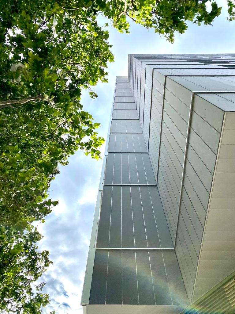 Con las últimas entregas de las viviendas🔑 , una nueva etapa da comienzo para los nuevos propietarios de la fase II.
Bienvenidos Skyline Plaza de Europa, bienvenidos a vuestro hogar🏡

ebrosa.com/obra-nueva/zar…