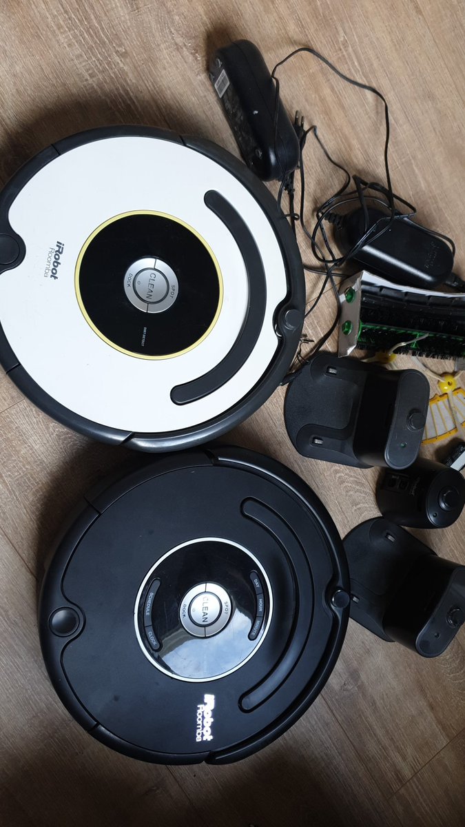 Salut les makers !
On fait du menage et on donne 2 aspirateurs roomba pour pièces.
A l'époque j'avais choppé quelques capteurs et moteurs sympas pour nos robots dans ce genre d'engins.
Dispo dans les Yvelines ou par envois.