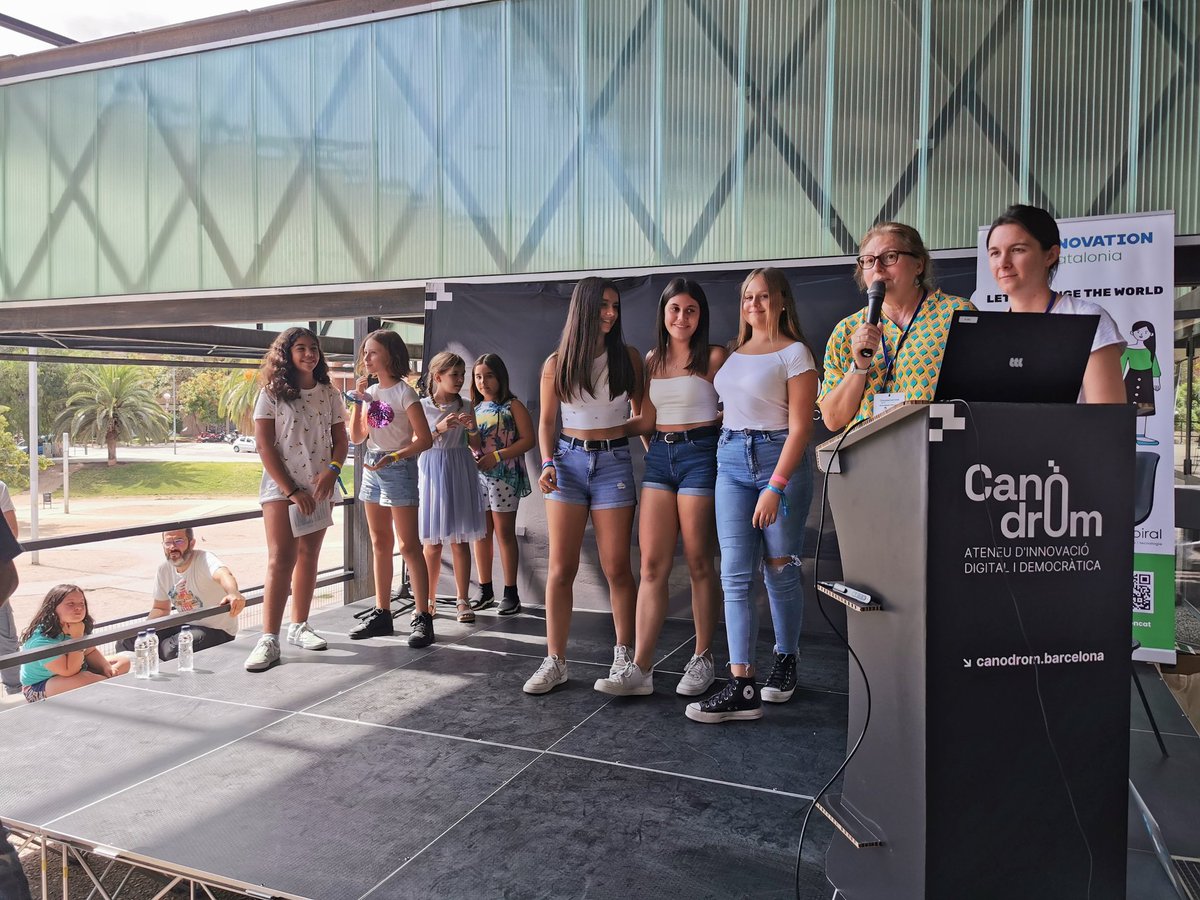 solansf's tweet photo. I per acabar l'equip GOLDEN TEAM ha rebut el premi @TechnovationCat  com el millor pitch del seu grup. Brillant explicació del projecte reconeguda per tot el jurat. https://t.co/ZIG90hp3q9