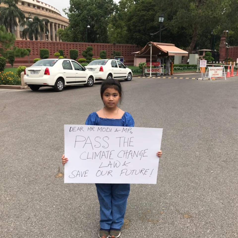 LicypriyaK's tweet photo. India 🇮🇳 is not responsible for the ongoing global climate crisis but India 🇮🇳 is the only nation well on track to achieve the Paris climate agreement. We need to pass an urgent climate change law to legally bind our commitments. Or else, it will be just greenwashing. Act now! https://t.co/iOdzndhHUD
