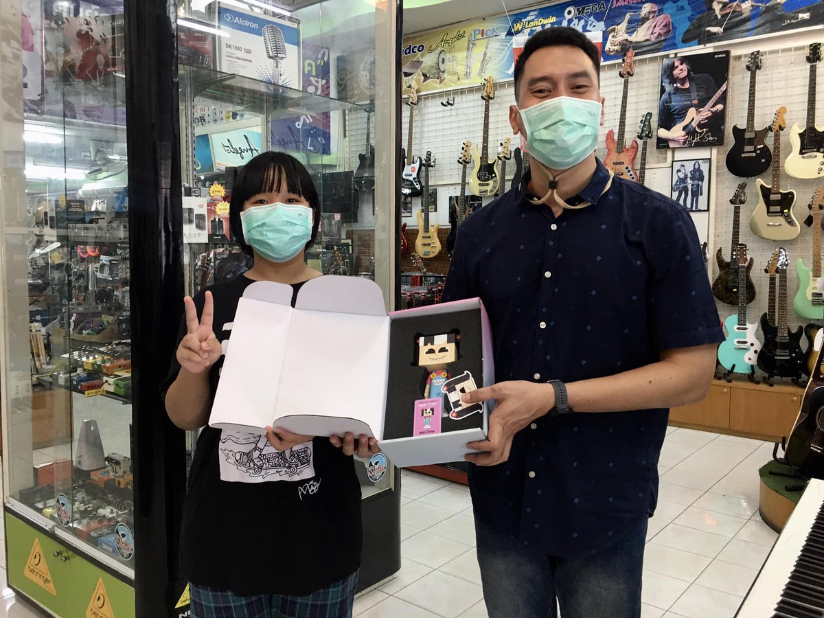 ขอบพระคุณพี่แม็ค แห่งสยามมิวสิค
ที่ชื่นชอบและสนับสนุนผลงาน
Art Toy น้องกาแฟร์นะคะ
#NarunyaArt #BabyCube #ArtToy
#KidArt #ChildArtist
#DoodleArt #NFTs  #NFTartist  
#NFTGiveaway  #cryptocurrency