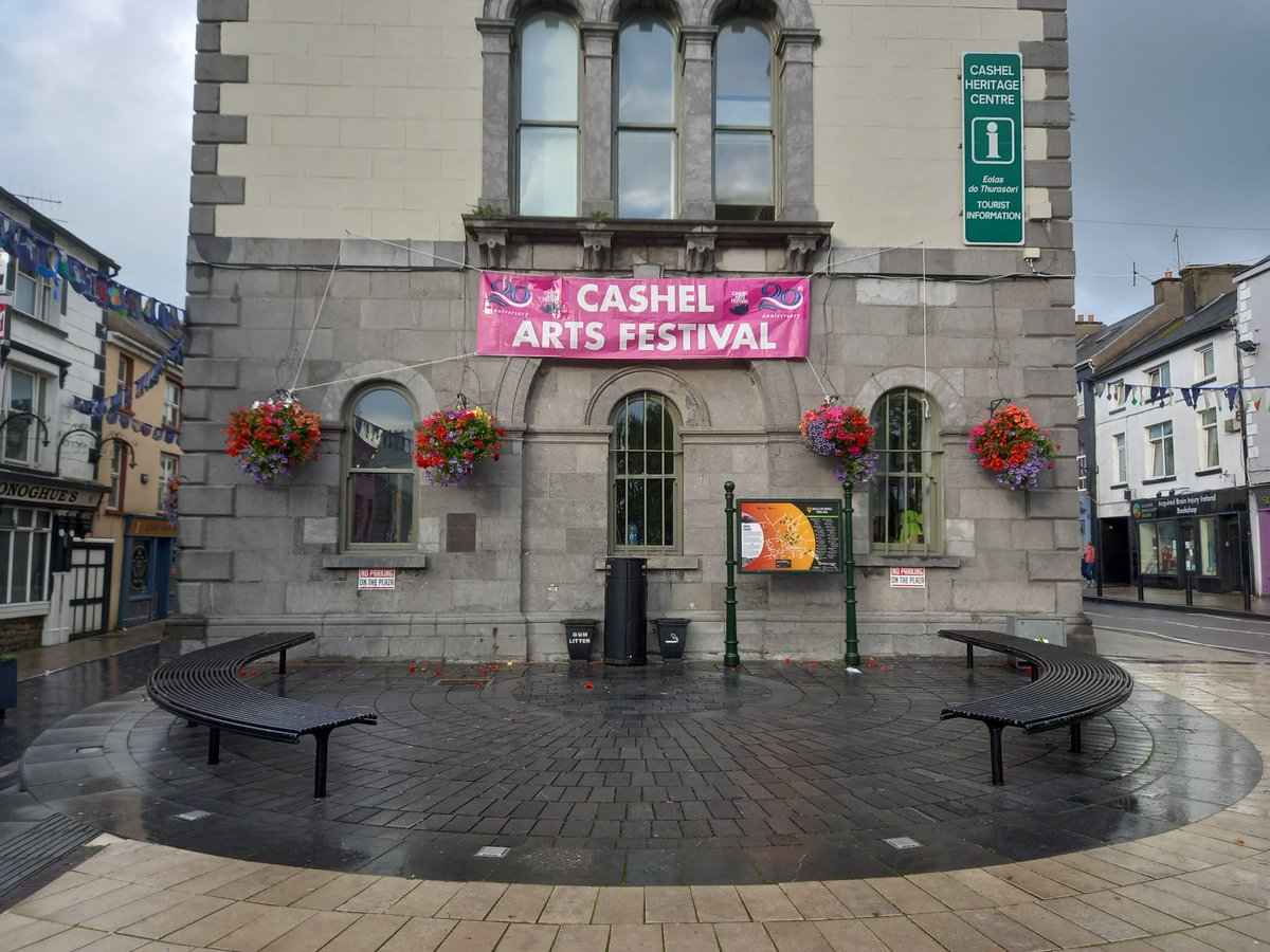Cashelartsfest's tweet photo. The gorgeous plaza and town all ready for the festival! Thank you so much Joe Barry and team and all @TipperaryCoCo for giving their time and skills so readily! Well done to the schools involved in creating this bunting. Less than a week to go ‘til our 20th festival!!!! 🥳🙌🤩 https://t.co/0WJtmBETLt