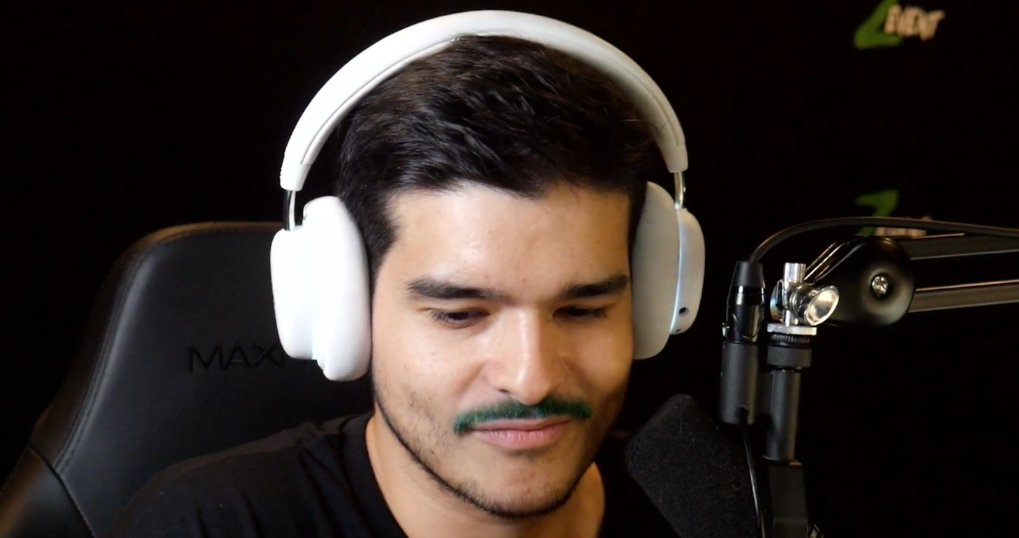 Team_Aegis_'s tweet photo. N'est-il pas FRINGANT avec sa belle moustache verte ? #ZEVENT2022 https://t.co/EppFCaLdrg