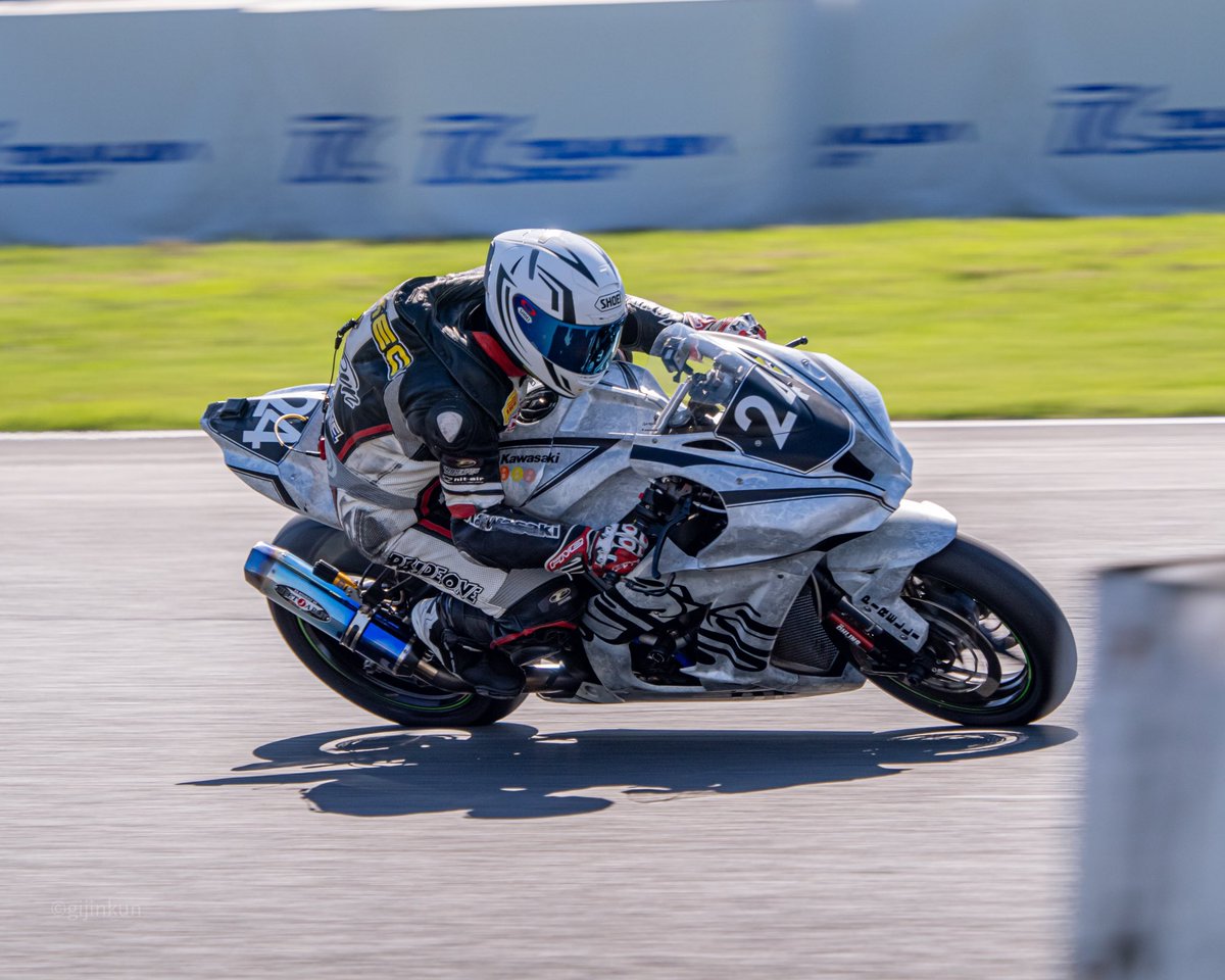 gijinkun1401's tweet photo. 🏍🏍🏍
筑波ツーリスト・トロフィー 2022 SEPTEMBER
OutRunチーム決勝
2番グリッドから、なぜか9位を走って、追い上げて3位でした👍
見てて楽しいレースでした。
・
・
・
#OM1
#OutRun #OutRunRacing
#筑波ツーリストトロフィー
#筑波TT
#筑波サーキット https://t.co/NAqjdB0twg