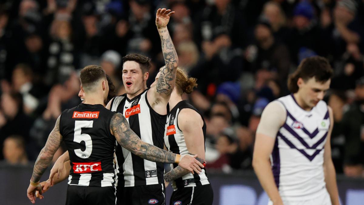 TheWestSport's tweet photo. David Mundy: Farewell purple prince
Alex Pearce: Not his night
Sam Switkowski: Several almost moments 
IT'S OVER! Fremantle’s season is over after the Dockers bowed out in a semi-final to Collingwood. Here is our three-word analysis. 
https://t.co/Tmo5keKq92 https://t.co/EkU3mD2q09