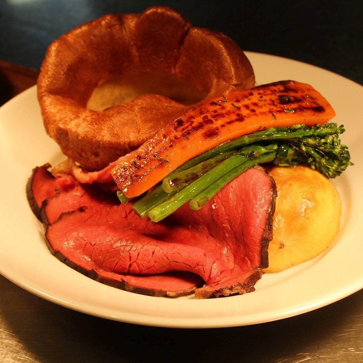 PureCraftBars's tweet photo. The ultimate Sunday Roast! How good does this @AubreyAllen roast beef look? Fancy this tomorrow? Give us a bell on 01212375666 to book your table. Sunday’s don’t get much better than this. 

#sundayroast #brumeats #foodie #birmingham https://t.co/yVMl6DnwRG
