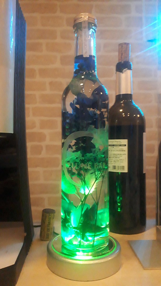 bungen1126's tweet photo. ハーバリューム
色が変わる。

癒しのひととき。

ワイン🍷が旨い。

#ハーバリューム 
#ワインバー
#横須賀
#癒し https://t.co/gJG4KBlk8A