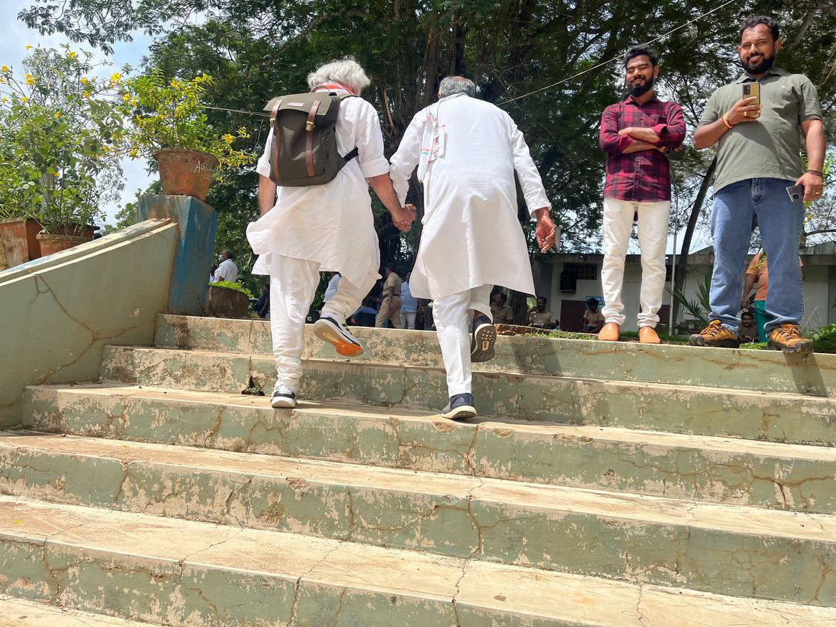 Arman_IYC's tweet photo. कांग्रेस के 
#BharatJodoYatra के ऐतेहासिक सफलता के लिए जिम्मेदार दो चेहरे, 

जिन्हे कांग्रेस को नफरत के दौर मे दोबारा जिंदा करने के लिए हमेशा याद किया जायेगा 
@digvijaya_28 
@Jairam_Ramesh https://t.co/naJZdfZ2zg
