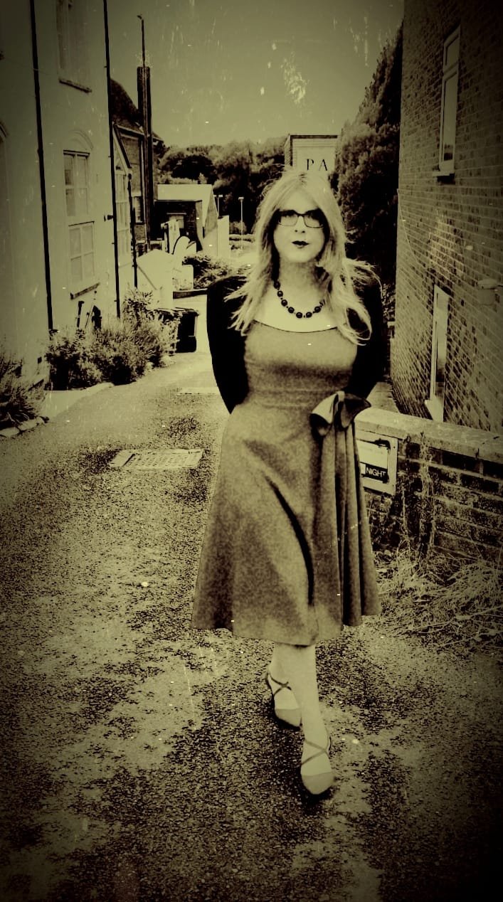 Slut Sabrina On Twitter A Faded 40s Snap Of Someone Who Looks Quite