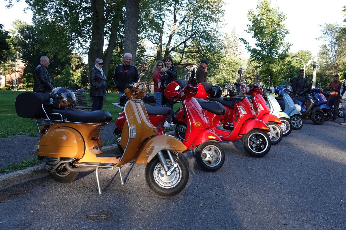 InTownAndOut's tweet photo. Passion for the iconic Italian scooter.
At 8:50am we meet up with members of the Vespa Club of Ottawa.
Their destination? Pizza and gelato, naturally. https://t.co/7KHgv2ihBd