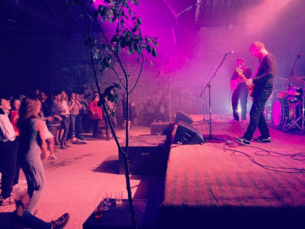 A very rare evening out with the wife @faye_williams_tuck 

Willy Mason at the Brunel Goods Shed in Stroud.  Loads of crazy dancing and one of the best venues in the area, just a shame they don’t have more like this on here. 

<a href="/wwilly/">Willington Cruc A</a>.masonn <a href="/sva__/">SVA</a> 
#liv… instagr.am/p/CiUw-B6gCIX/