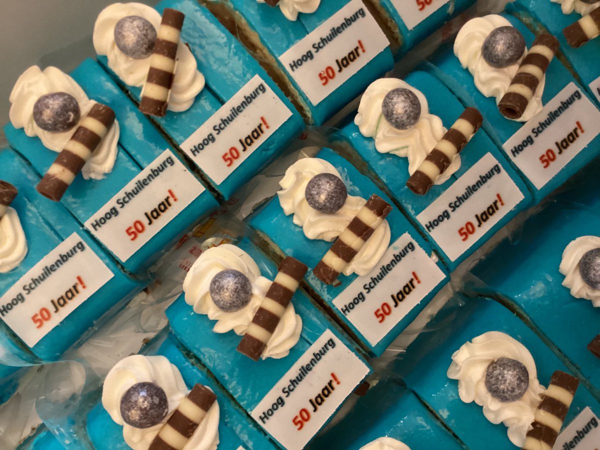 Afgelopen week werd het 50 jarig bestaan van Hoogschuilenburg gevierd, een van de 22 verpleeghuizen van #carintreggeland
Mooie toespraken, herinneringen ophalen, muziek, tentoonstelling, nieuwe herinneringen maken, kortom ….. feest. 
Fijn om er bij te zijn en sfeer te proeven.