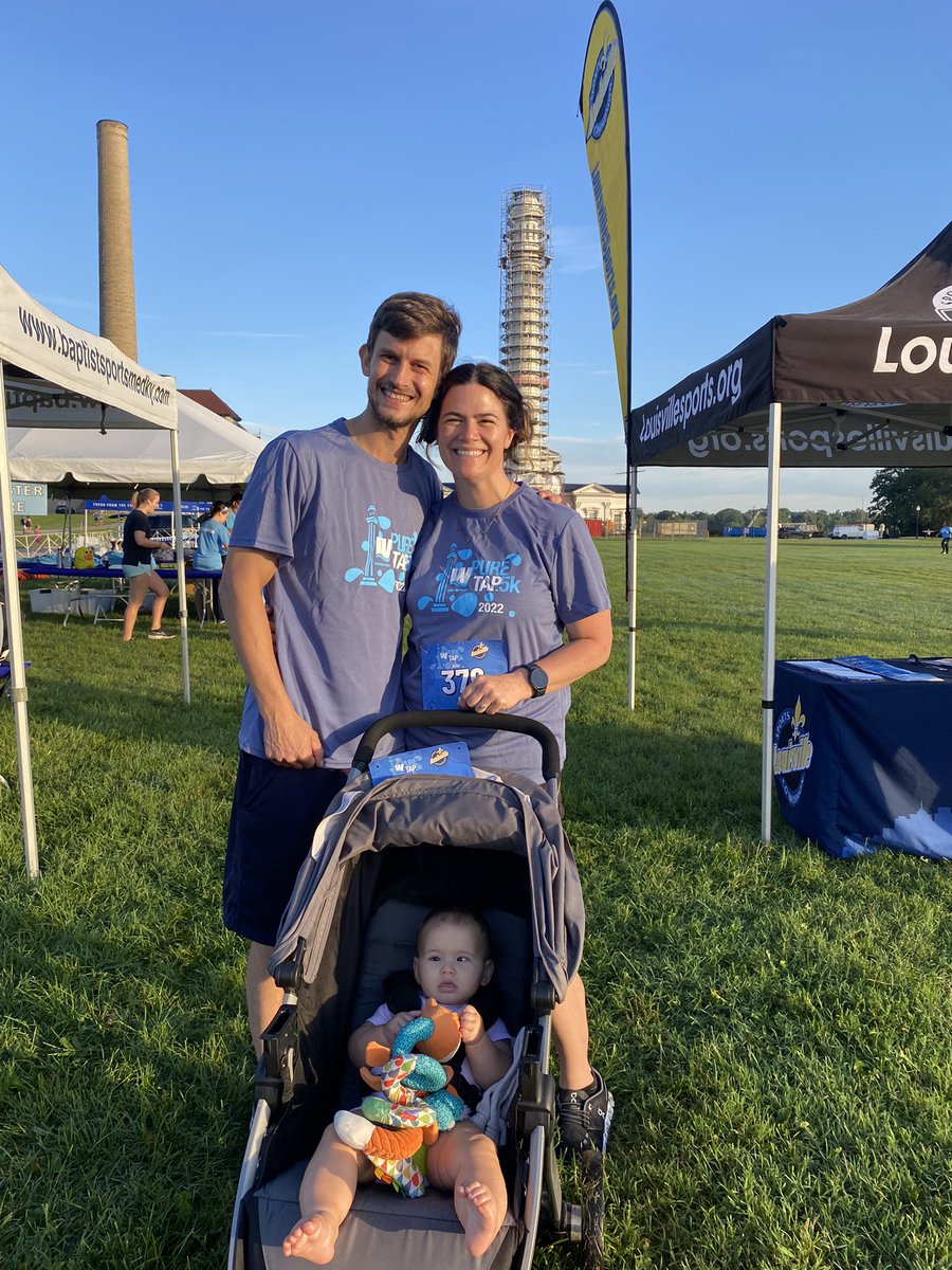 kelleydsmith's tweet photo. Families and friends at Louisville Pure Tap 5K. Perfect morning! ☀️ #PureTap5K https://t.co/ndzO3jg3Go