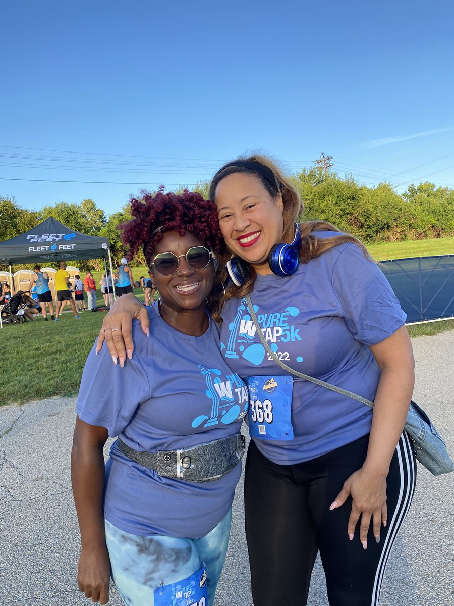kelleydsmith's tweet photo. Families and friends at Louisville Pure Tap 5K. Perfect morning! ☀️ #PureTap5K https://t.co/ndzO3jg3Go