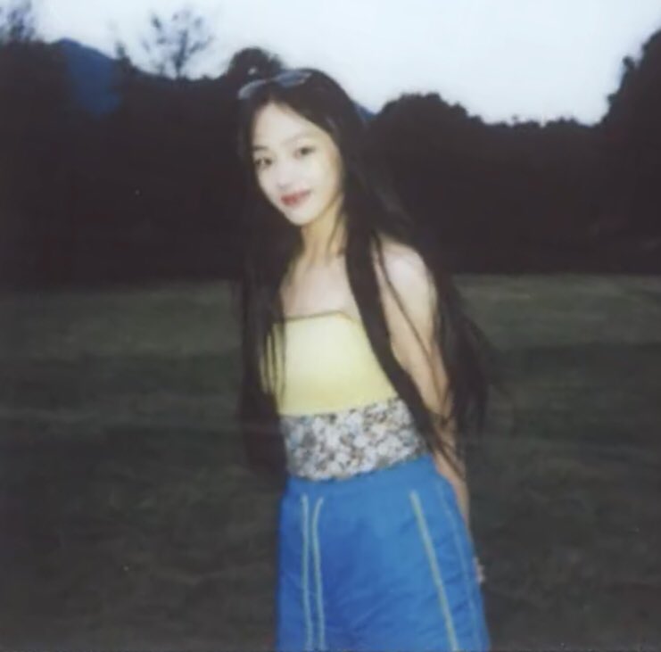 minjigallery's tweet photo. minji is such a girlfriend material https://t.co/S4akeVbBL2