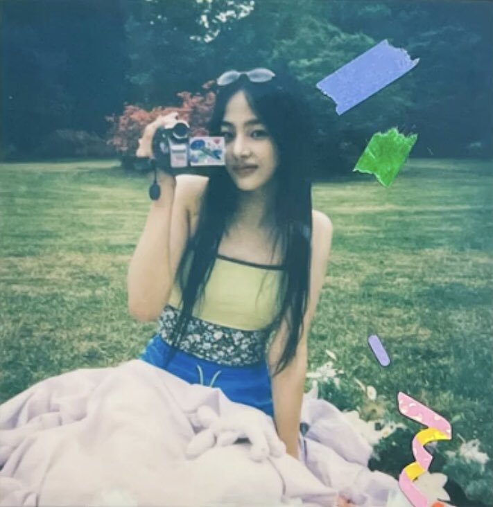 minjigallery's tweet photo. minji is such a girlfriend material https://t.co/S4akeVbBL2