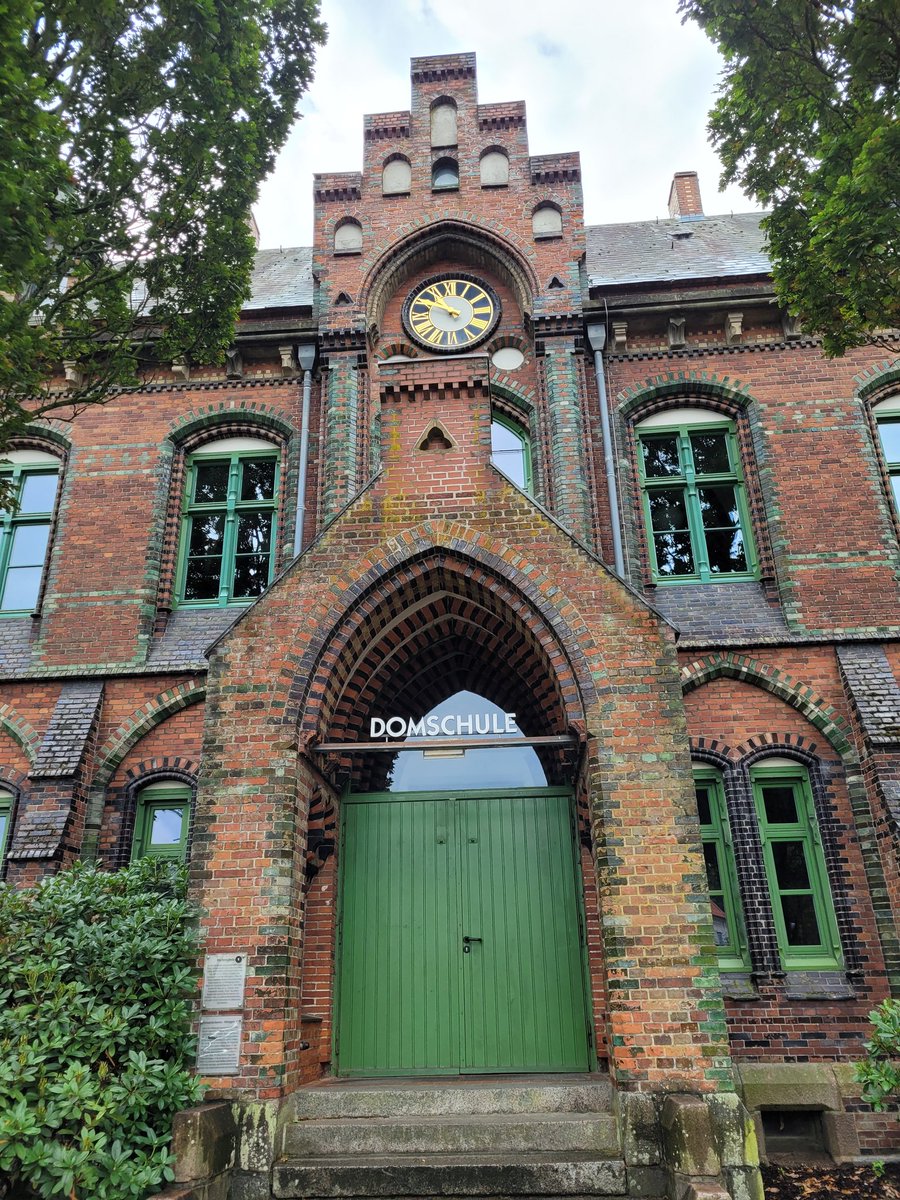 🥳 Oh, wie schön, heute 35-jähriges Abi ... und alles ist wie früher. I 😍 Schule #twlz #Domschule #Schleswig