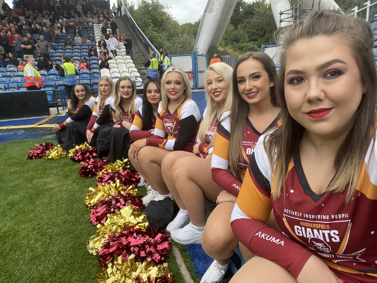Today’s girls ready for the play offs 💃🏼 Sponsored by <a href="/RhodesCCS1/">RhodesClassicCarSpares</a> <a href="/Giantsrl/">Huddersfield Giants 🐮🔔</a> <a href="/GiantsCT/">Huddersfield Giants Community Trust</a> <a href="/hudd_giants/">Hudd Giants</a> <a href="/thezonehud/">The Zone</a>