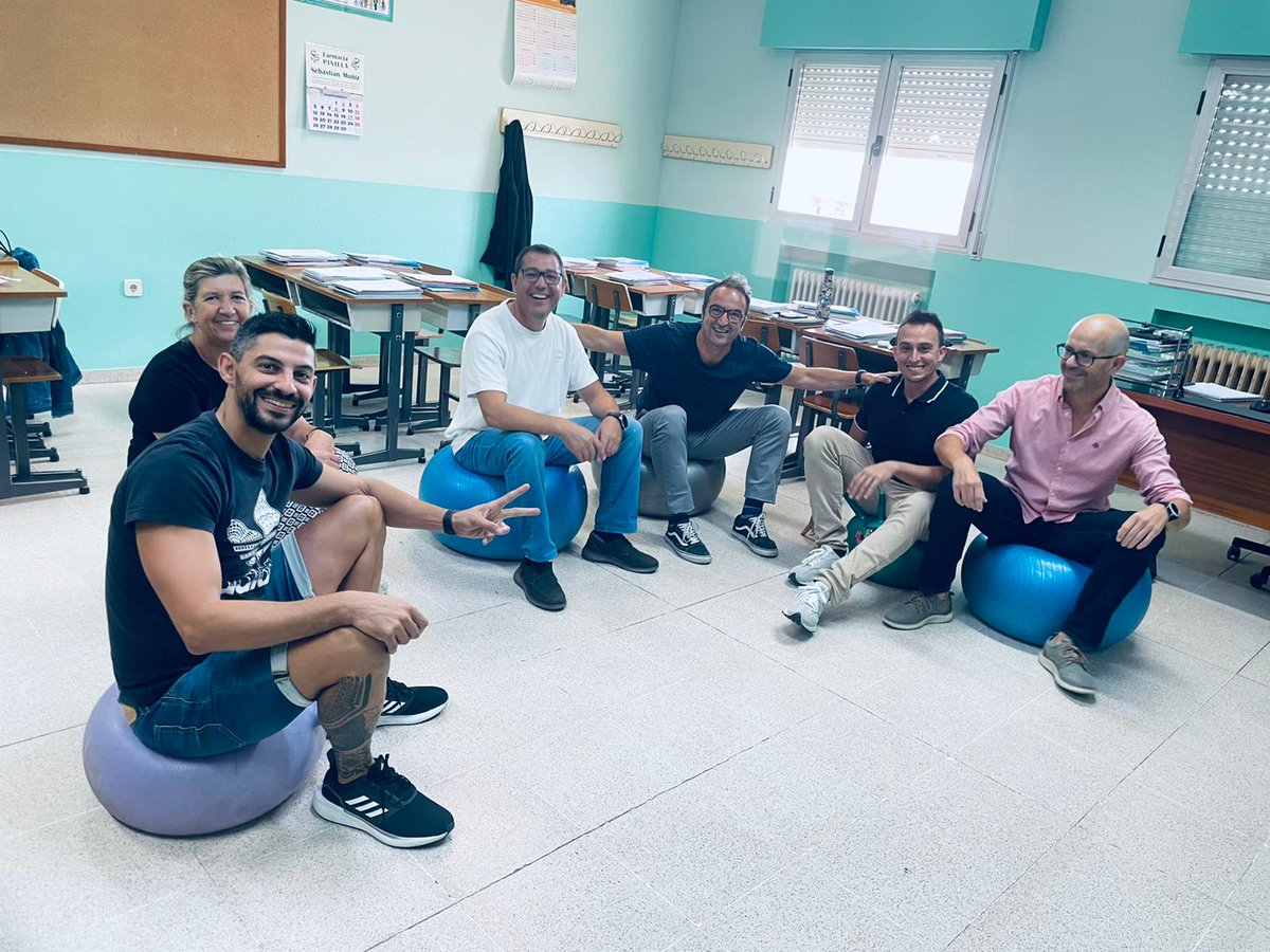 llume38's tweet photo. 🧐El enfoque competencial que propone la ##LOMLOE implica experimentar, investigar, descubrir, interactuar y desarrollar tareas de forma creativa y colaborativa.
🤫Yo no digo nada y lo digo todo:
#ABJotistas, uníos
#claustrovirtual
😍Y nuestro Equipo de Innovación los sabe https://t.co/JxFZP6ZrNe
