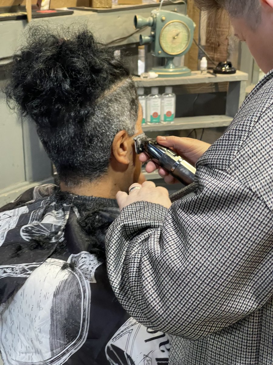 GuyzBarber's tweet photo. We also specialise in women’s barbering! Clipper cuts! Drop by for the best from only £5 at Guyz Barbers on Bury Indoor Market
#FemaleBarbers #ClipperCuts #inclusion 🏳️🌈💈
@BuryMarket @BuryCouncilLGBT https://t.co/RGZOsUpMog