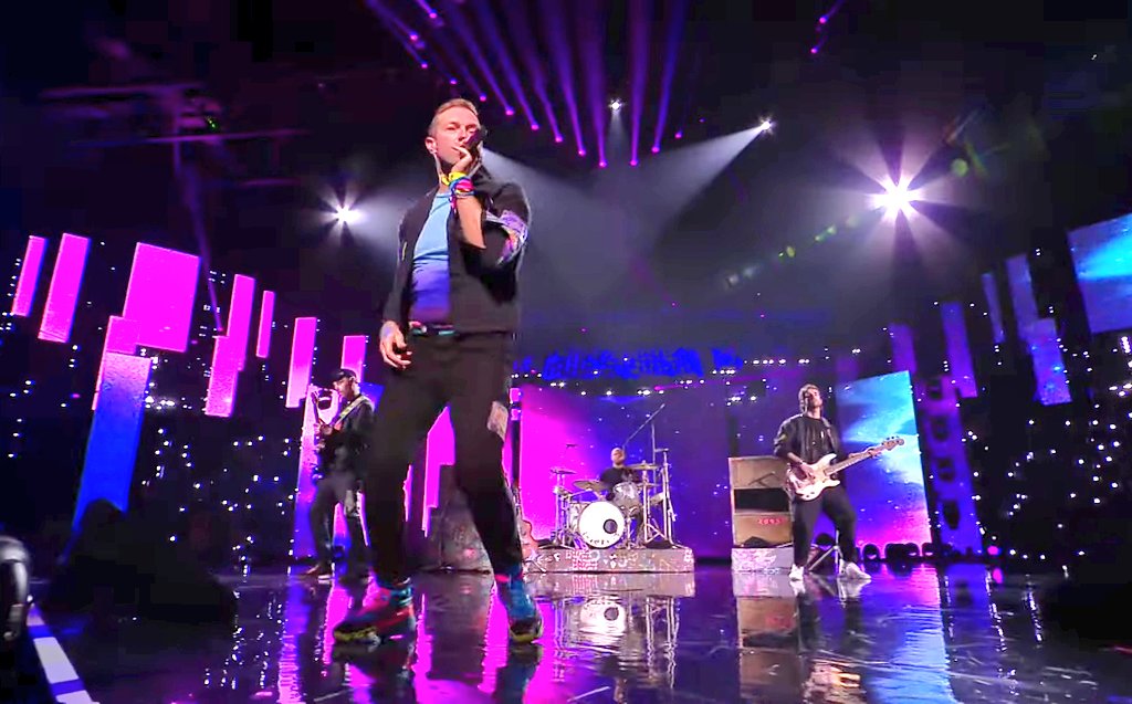 diasprocoldplay's tweet photo. 300 dias após o anúncio oficial, mais de 11 anos após sua primeira e única apresentação. Hoje é dia de #ColdplayNoRockInRio! https://t.co/frqpGAPbSs