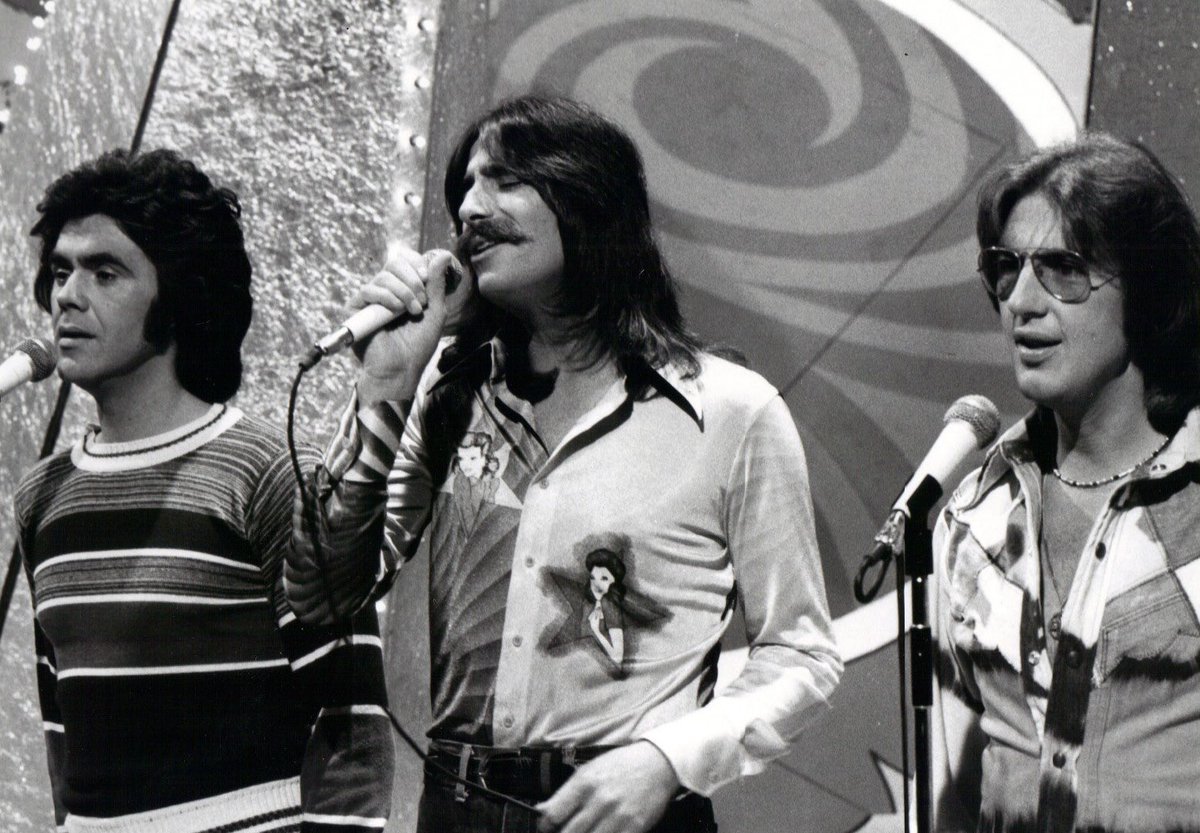 criswinter412's tweet photo. Happy 80th birthday Danny Hutton of @threedognight If you grew up in the 70’s you couldn’t turn on AM Radio without hearing one of their 18 straight Top 20 hits!  if you sang in your school chorus well more than likely you sang one of their tunes! #dannyhutton #threedognight https://t.co/E7DRUt7r7T