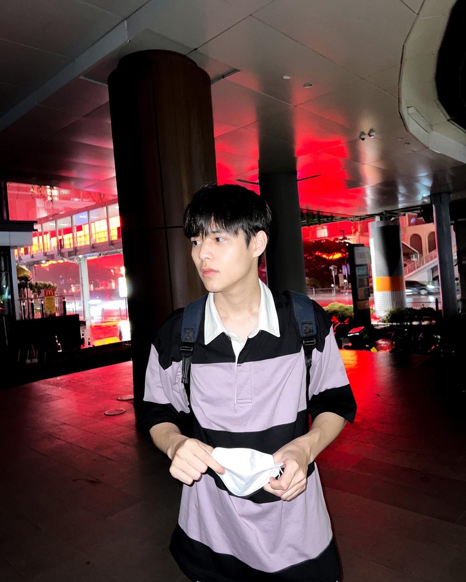 poon_mit12's tweet photo. ติดฝนกลับบ้านไม่ได้🌧😿 https://t.co/v9XbRCFXem