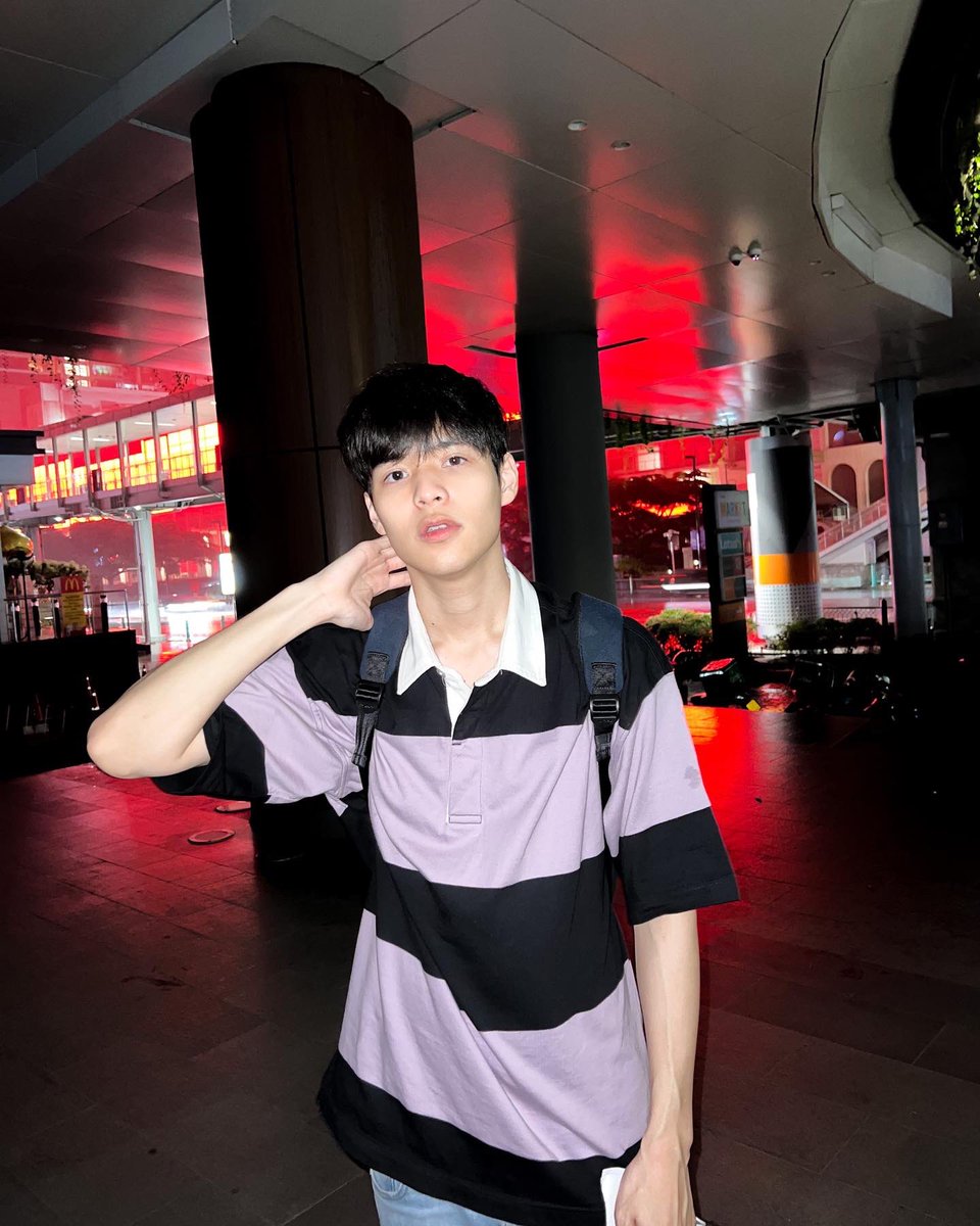 poon_mit12's tweet photo. ติดฝนกลับบ้านไม่ได้🌧😿 https://t.co/v9XbRCFXem