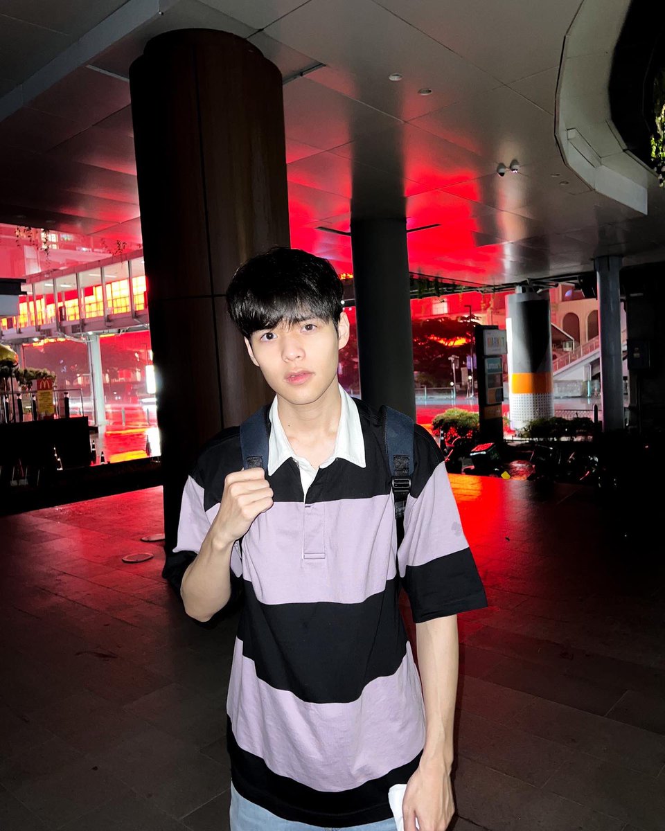 poon_mit12's tweet photo. ติดฝนกลับบ้านไม่ได้🌧😿 https://t.co/v9XbRCFXem