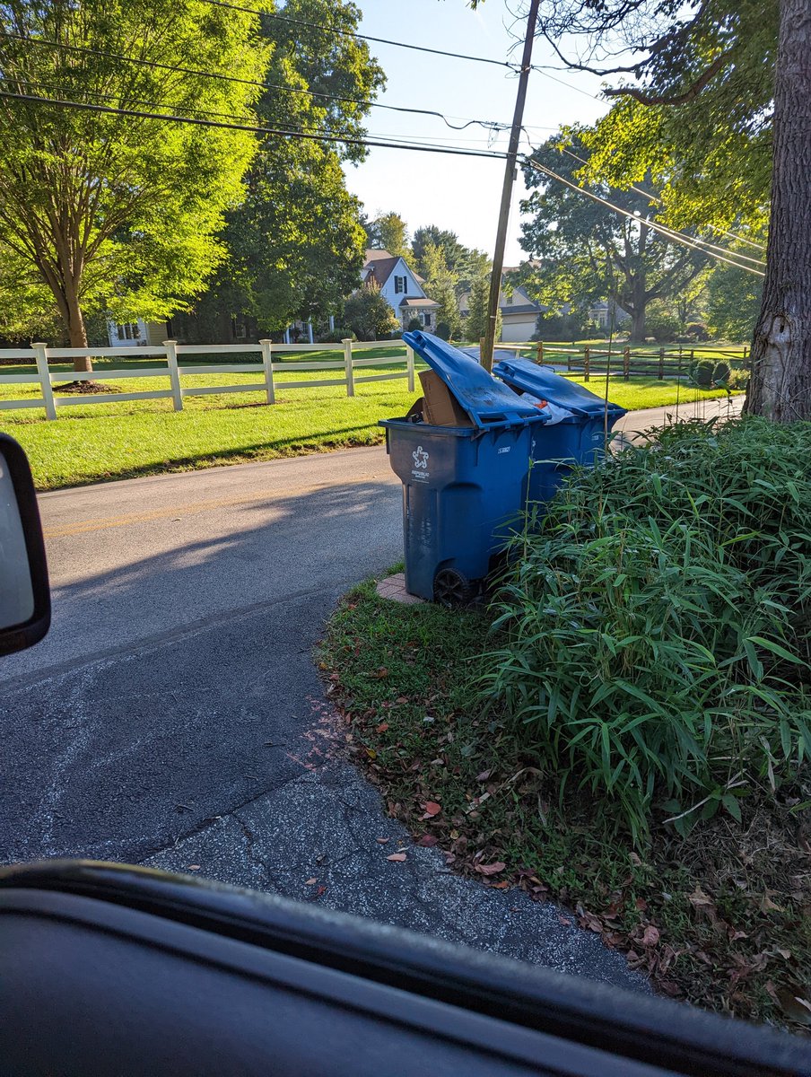 Jen_Durham's tweet photo. @RepublicService still waiting......2 Weeks now. Not sorry to get your letter that you are canceling services at the end of the month.#goodriddance https://t.co/CH2oyqYgH7