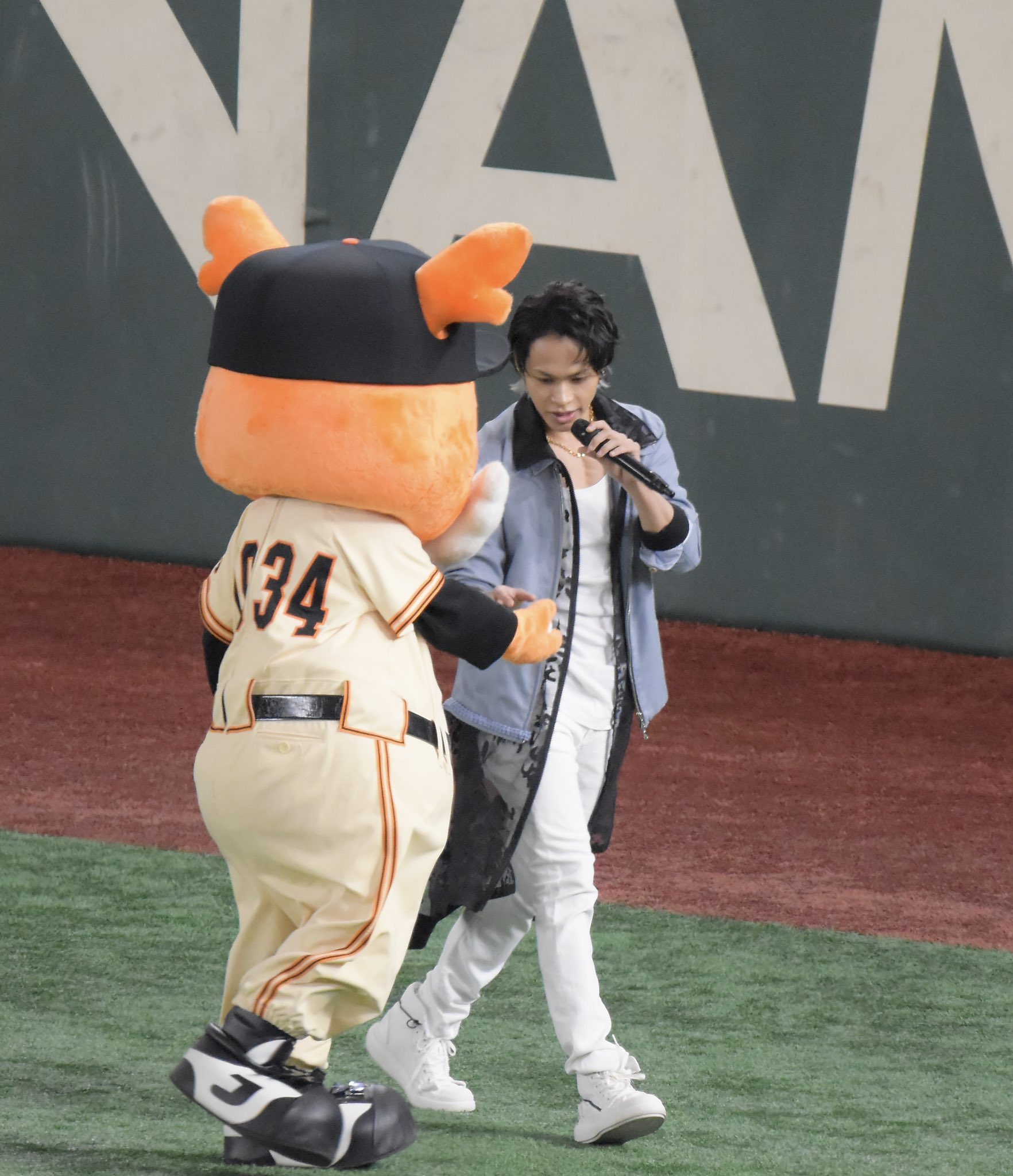 FcSyDsvaIAA7nR_?format=jpg&name=large