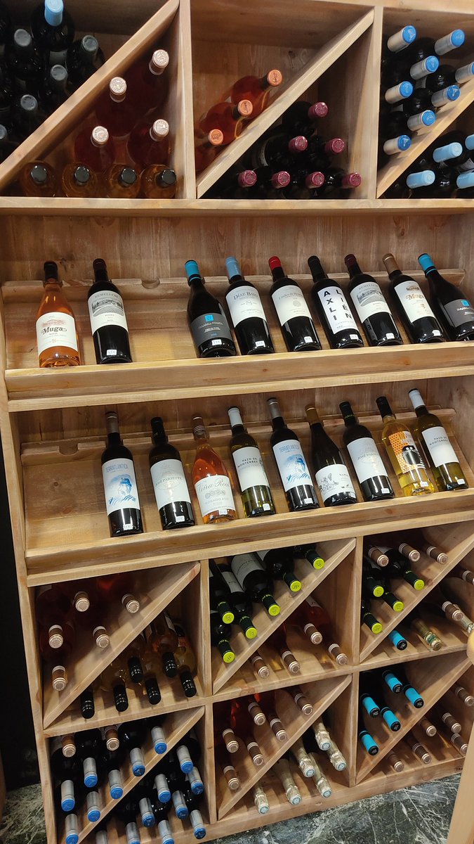 vcollantesm's tweet photo. Sentirse como en casa en Dax gracias a un lugar especial llamado La Tapia. Productos 100% españoles y taurino hasta la médula @CrisCubillas5 @asantiagoloro #JuanDiego #equipoToros https://t.co/8EiJ3D8c0W