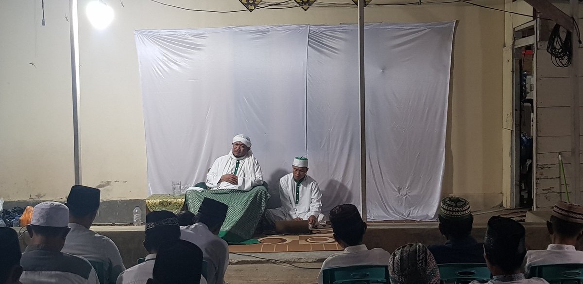 linurulinsan's tweet photo. Majelis/Pengajian Ilmu yang digelar di Desa Molobog Kec. Motongkad Kab.Bolaang Mongondow Timur, dengan materi Ma'rifatul Martabatul Insan,"Mengenal Martabat Manusia",oleh Imam Sukron dihadiri Jamaah  masyarakat sekitar. Semoga Allah SWT. memberi keberkahan ilmu kepada kita semua. https://t.co/f7t2GKGr0R