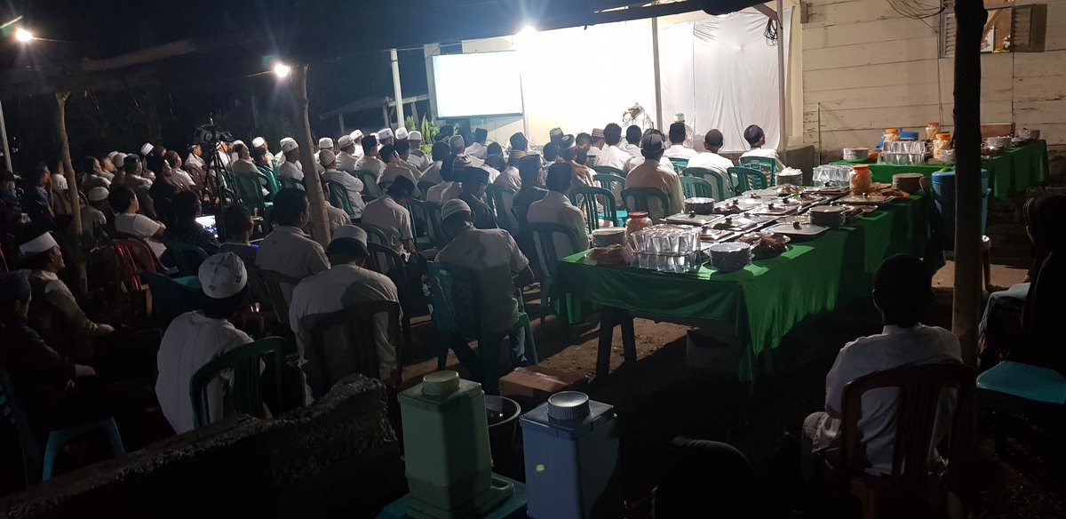 linurulinsan's tweet photo. Majelis/Pengajian Ilmu yang digelar di Desa Molobog Kec. Motongkad Kab.Bolaang Mongondow Timur, dengan materi Ma'rifatul Martabatul Insan,"Mengenal Martabat Manusia",oleh Imam Sukron dihadiri Jamaah  masyarakat sekitar. Semoga Allah SWT. memberi keberkahan ilmu kepada kita semua. https://t.co/f7t2GKGr0R