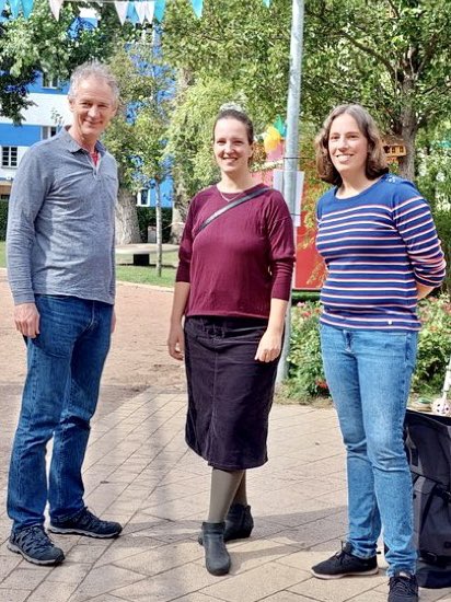HendrikjeKlein's tweet photo. Im Rahmen der @freiwilligentag e #Berlin organisierte der Treffpunkt Heinrichstraße im #Weitlingkiez ein gemütliches Essen für Obachlose und Wohnungslose. Danke an alle Helfer:innen! Mit dabei @ElkeBreitenbach @AnikaHaussner  @OskarFreiwilli1 Danke an alle Spender @LINKE_LBerg https://t.co/raOBJA5CXL