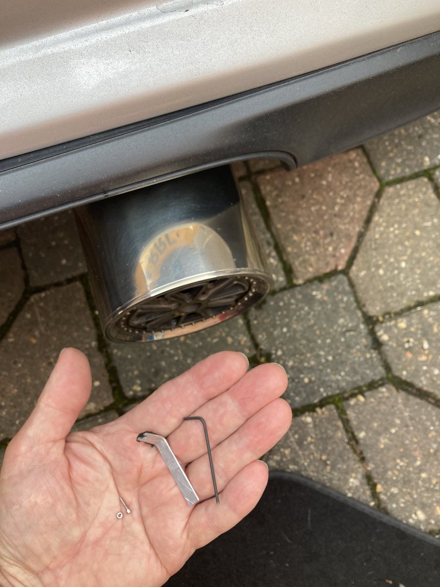 classiccarguru1's tweet photo. Little upkeep on #21srCenturyOutlaw daily driver jalopy 997 this afternoon 
Several years now since I handmade my stainless #Fifteen52 homage #Outlaw exhaust &amp; in that time I’ve only lost 2 of the M1.5mm bolts
I’ve made a little spanner for the event &amp; replaced 1 today😎#Fiddly https://t.co/kbt5bgtW3z