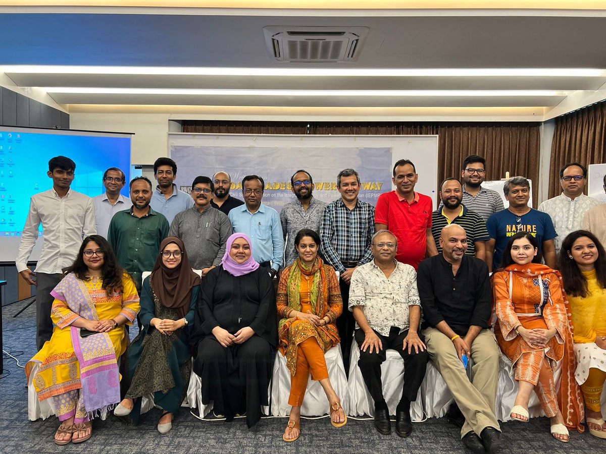 Traditional group photo at the Writeshop on #Bangladesh_Power_Pathway
CSO Positiion on the Integrated Energy & Power Master Plan #IEPMP by @bwged_bd in association with @CLEANBD @cpdbd @praanbd @riverine_people @WaterkeepersBD