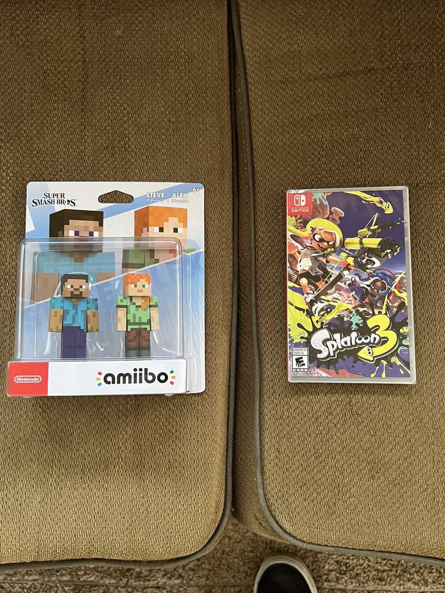 BrodieAvery's tweet photo. I bought splatoon 3 and Steve and Alex amiibos from super smash bros ultimate https://t.co/m302FixEtD
