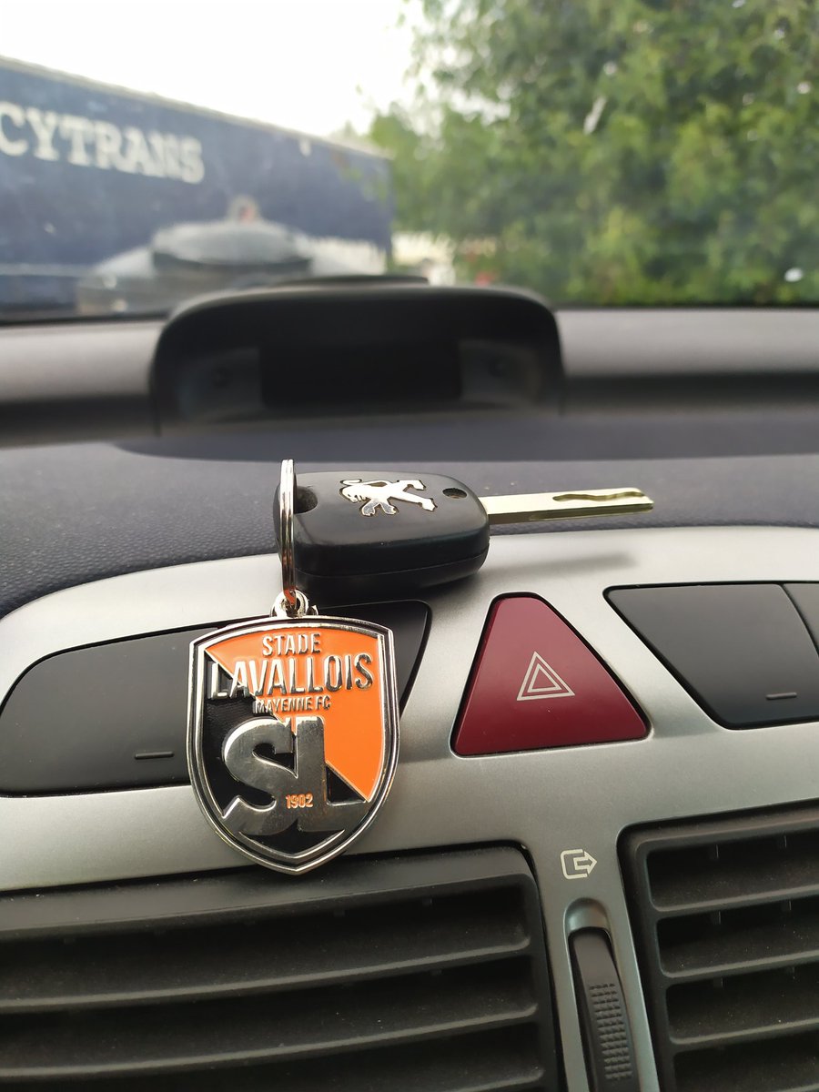 SLmuseum53's tweet photo. De retour vers Paris on va espérer que retentisse #butalaval victoire impérative @stadelavallois https://t.co/O2bcidEB67