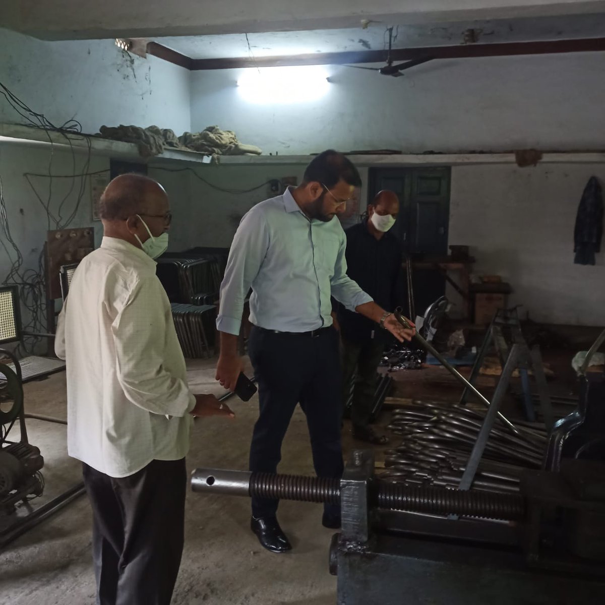 Ketangargmickey's tweet photo. Local manufacturing of tricycles and other aids for specially abled persons ensuring quick delivery and maintenance under AP Disabled Welfare Corporation in Ananthapurmu #Anantapur @IPR_AP @socialpwds #AndhraPradesh #iprap https://t.co/94XVQ0BSPJ