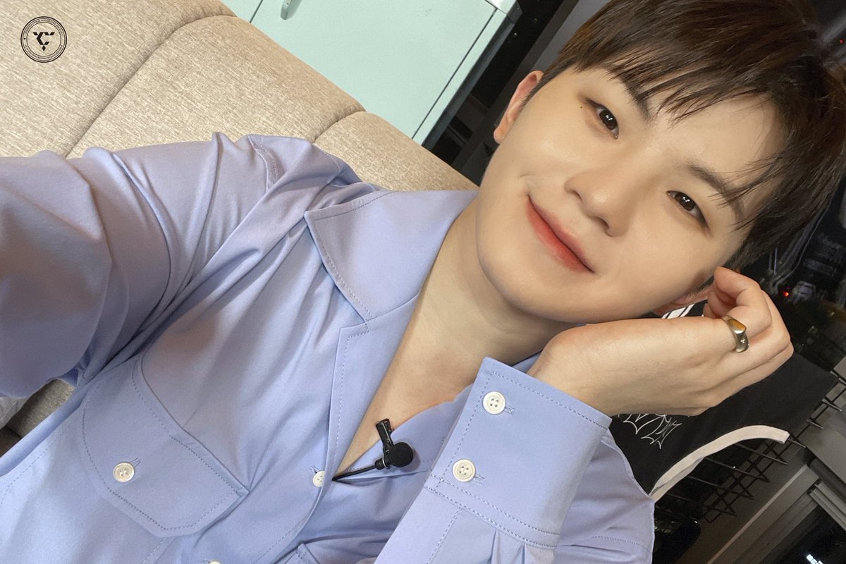 WooziBrasil's tweet photo. [#OFICIAL] 09.09.22: Woozi durante os bastidores de 'SVT in twenty'. https://t.co/fI5dwxsfl8