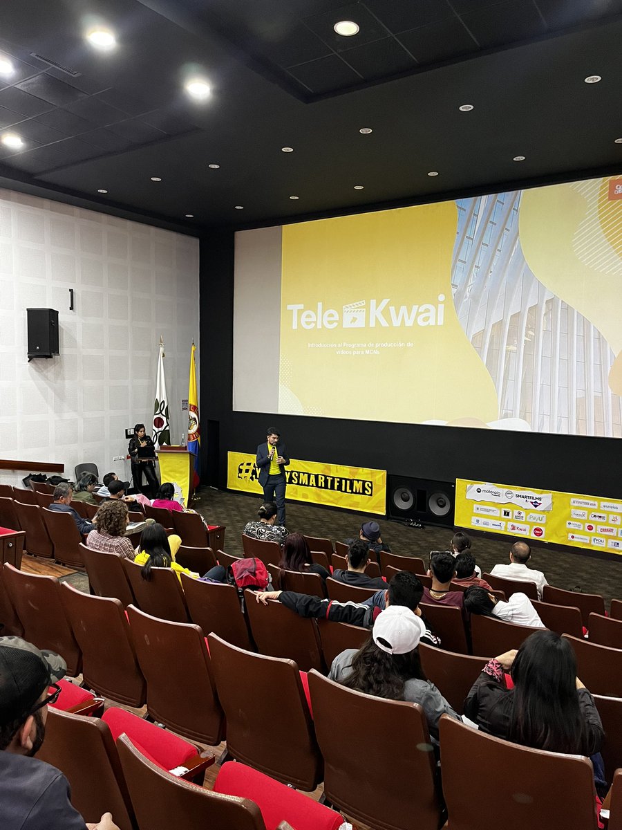 smartfilmsco's tweet photo. Vamos a rifar un buzo de SMARTFILMS con entrada a la FIESTA AMARILLA en la charla que está sucediendo en la Sala Fundadores ¡VENGAN! #CONGRESOSMARTFILMS https://t.co/E4EbEEaxjr