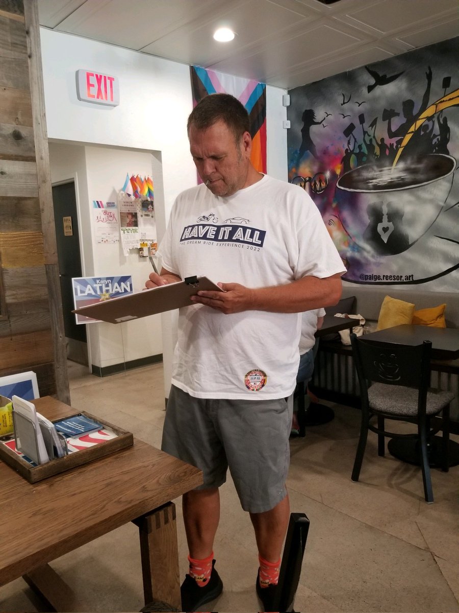PaulWeichAZ's tweet photo. COME MEET your Tempe Constables - @BB4AZ and @ConstableKaryn!

AND, SIGN the @arizona_sos
petition to STOP voucher expansion! (I'm notarizing,  too!)

Til 11am, Brick Road Coffee, US60/Rural Rd https://t.co/LRN7rTe2op